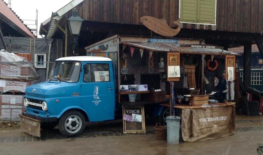 Foodtruck Vischrookerij staat op de Koggewerf.