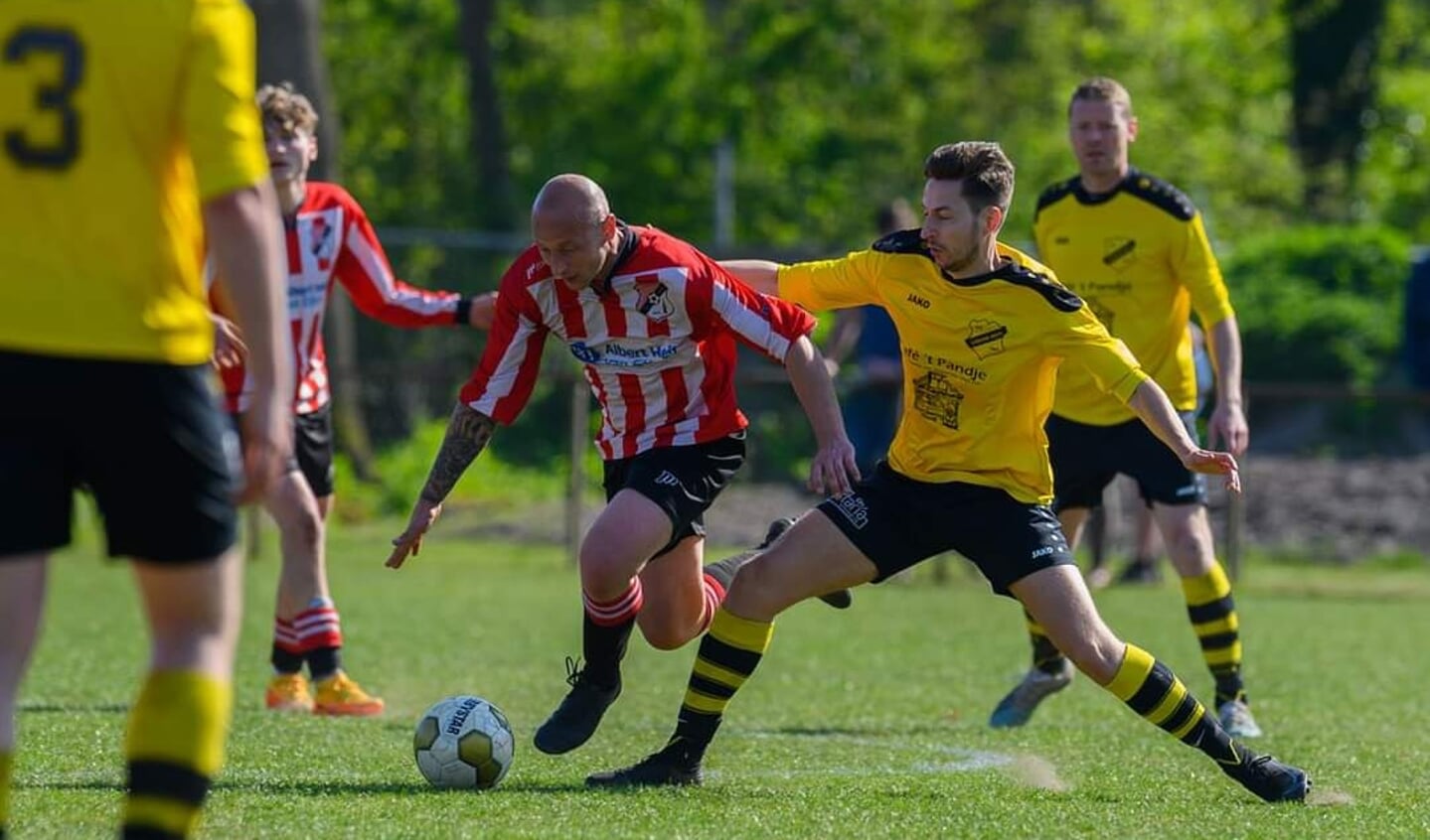 Fel duel tussen vv Steenwijk en Steenwijker Boys