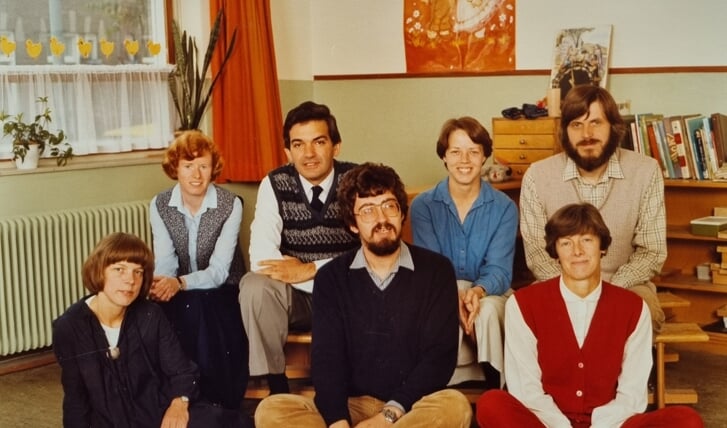 Een teamfoto met leerkrachten van de Bouwmanschool, 1981-1982