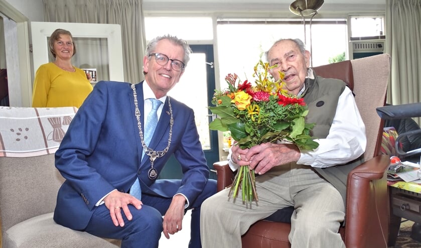 Een feestelijk bloemetje hoort erbij.