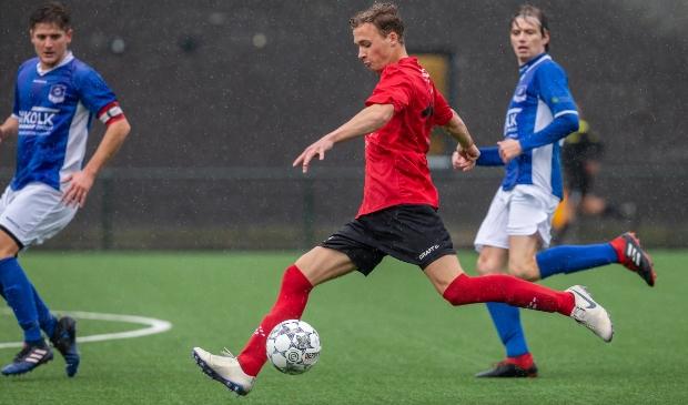 <p>Jarno van Essen eerder dit seizoen in actie tegen WVF.</p>