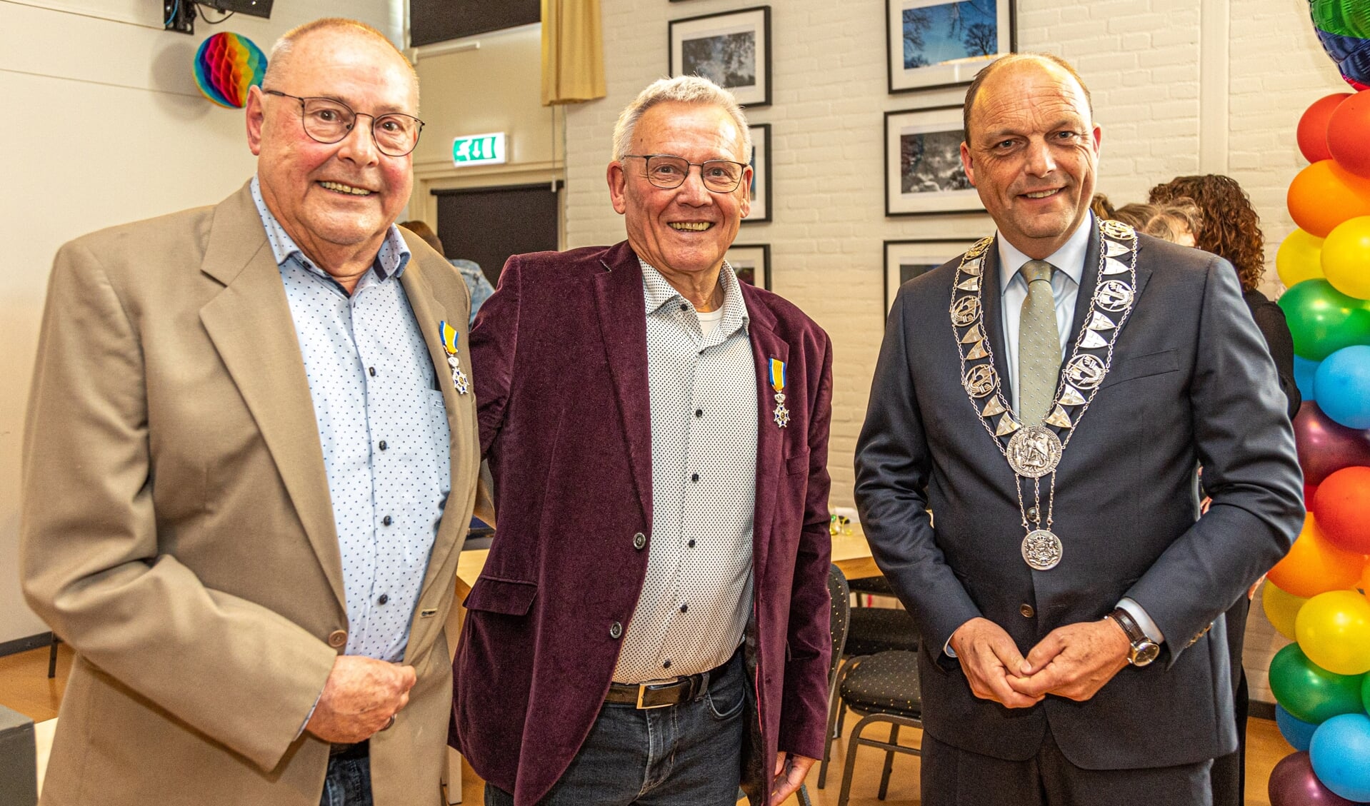 Henk Jan ter Horst en Carlo Duinkerken met burgemeester Peter Snijders. 