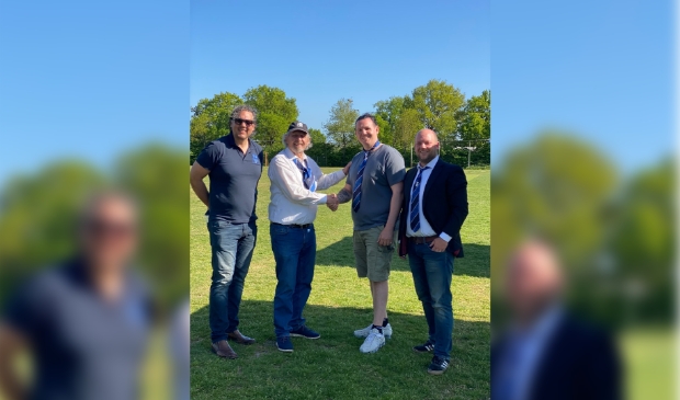 <p>Op de foto: Neville Andrews (hoofd technische commissie RC Zwolle), Hans-Peter van Heusen (interim-coach), Reinier Laurijsen (nieuwe trainer-coach en Daan van Rooijen (voorzitter RC Zwolle)</p>