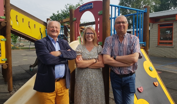 <p>Drie directeuren van 't Wold, Gerrit Wolthuis, Desiree van Leeuwen en Kees de Klerk</p>