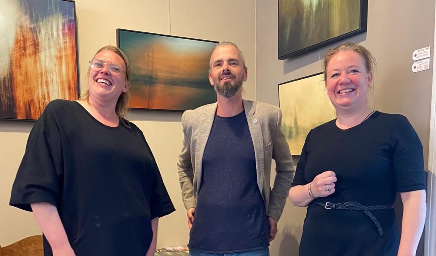 Heilko Bos (fotograaf), Eveline van Loo (tekenaar) en Marjolijn Blok (eigenaar galerie G)