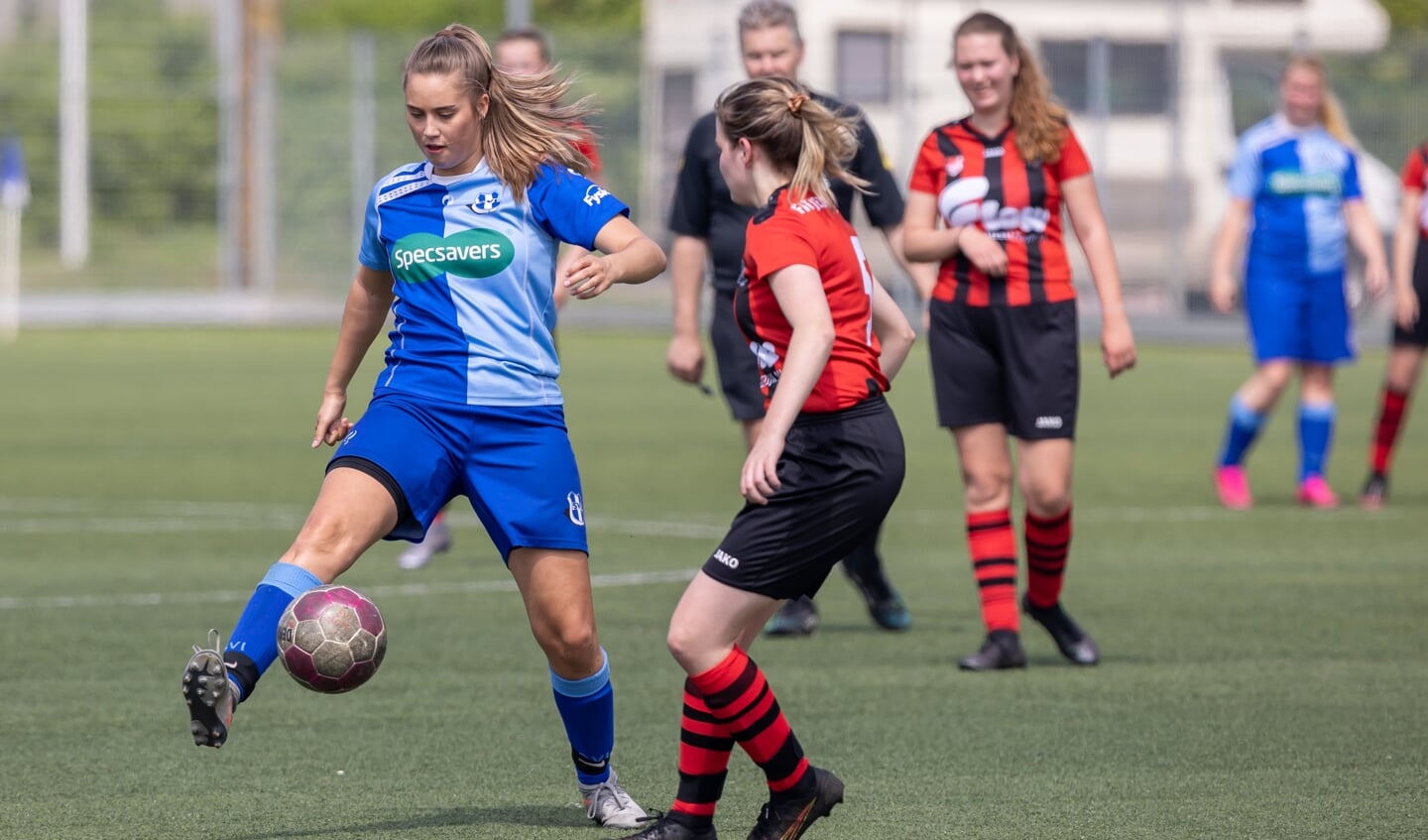 Lotte Bos van SVI vrouwen had vorig seizoen een belangrijk aandeel in het winnen van de titel. 