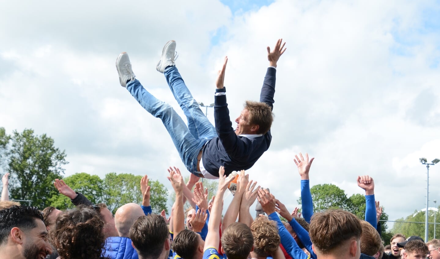 Trainer Leo Blom wordt gejonast