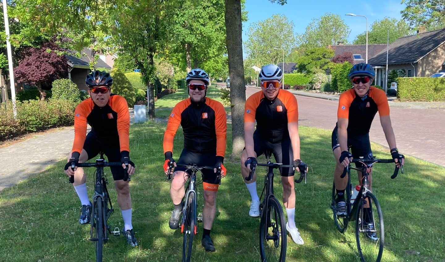 De vier Drontenaren die per fiets naar Denemarken gaan.