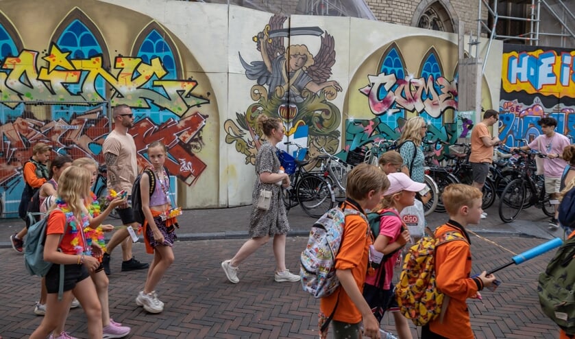 ZWOLLE - Défilé van de Zwolse Avondvierdaagse door de binnenstad.
© Pedro Sluiter Foto