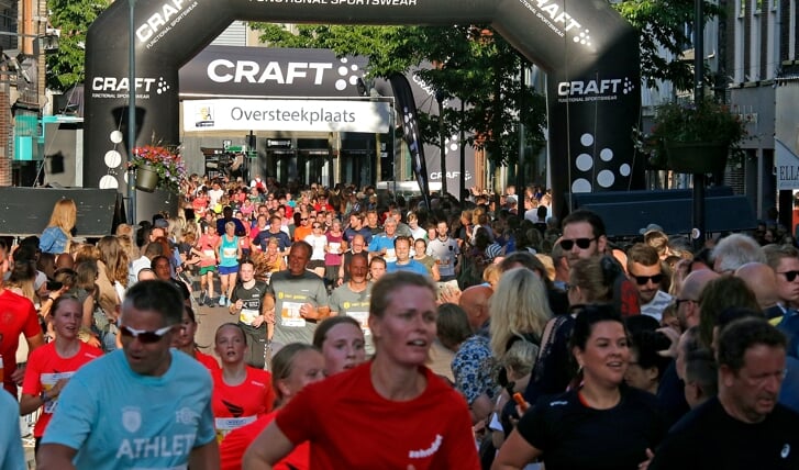 De Zwolse Halve Marathon was zaterdag weer een waar loopfestijn.