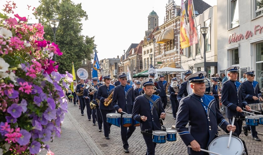 ZWOLLE - Défilé van de Zwolse Avondvierdaagse door de binnenstad.
© Pedro Sluiter Foto