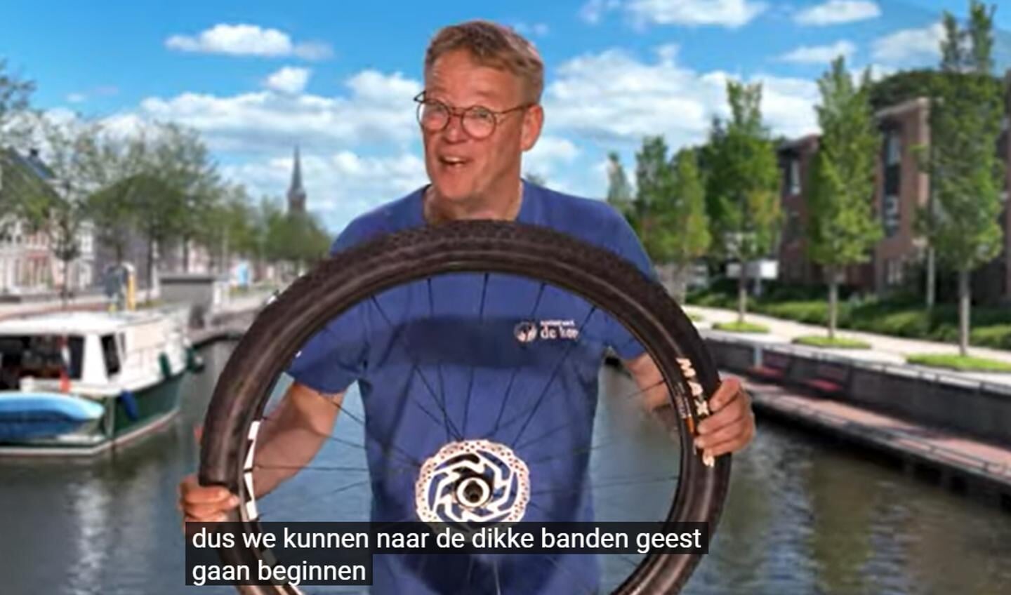 Jannes Mulder in het promofilmpje voor de Dikke Banden Race.