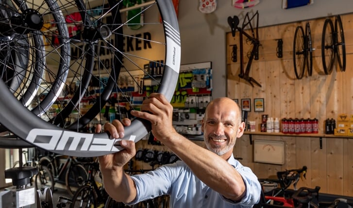 Racecoach Alex van de Vosse: "Desnoods sleutel ik vanuit de auto een fiets van een renner."
