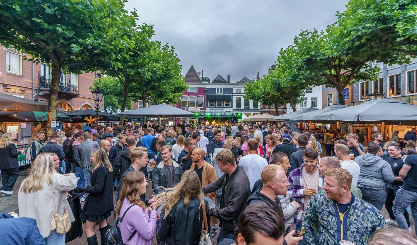 In de avond stroomde de Plantage nog goed vol.