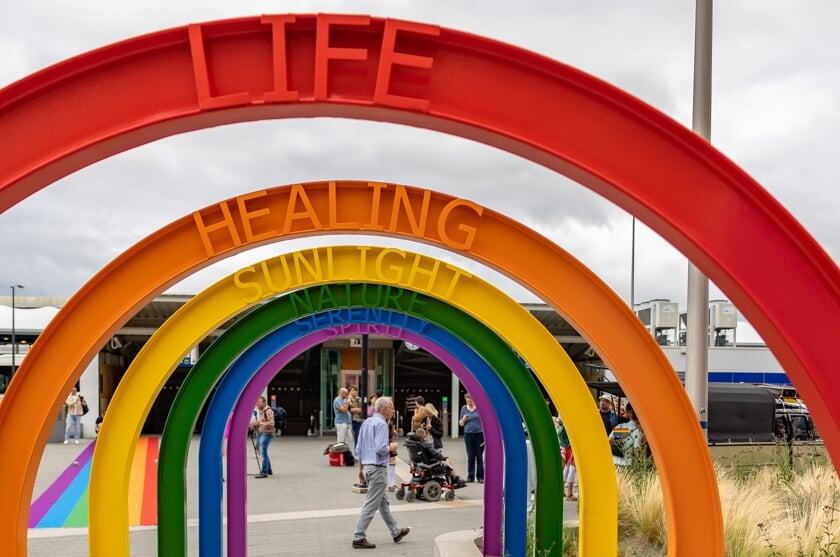 De regenbogen aan Zuidzijde van station Zwolle