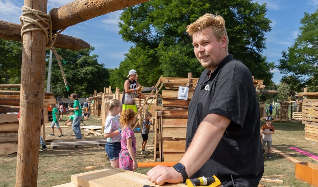 (Foto’s Huttendorp Stadshagen) Hutten Bouwen In De Laatste Vakantieweek ...