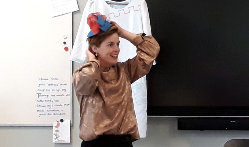 Het hoedje met een Kamper kogge dat Hilde bij de vorige Prinsjesdagviering droeg