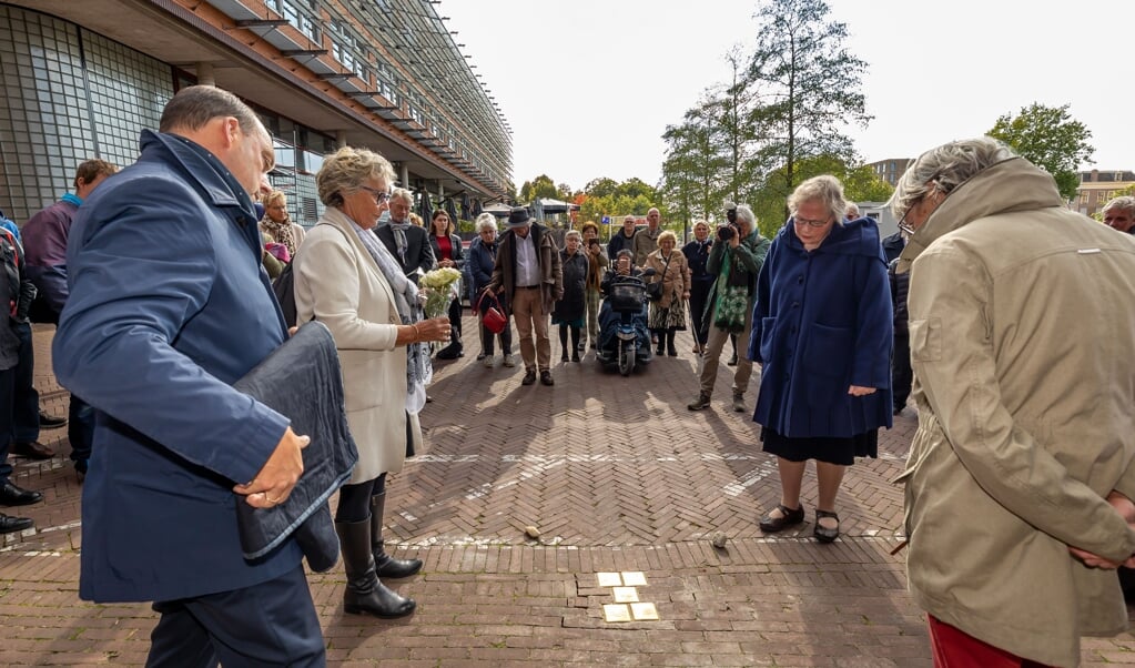 28 Stolpersteine Onthuld In Zwolse Binnenstad - De Swollenaer - Oozo.nl