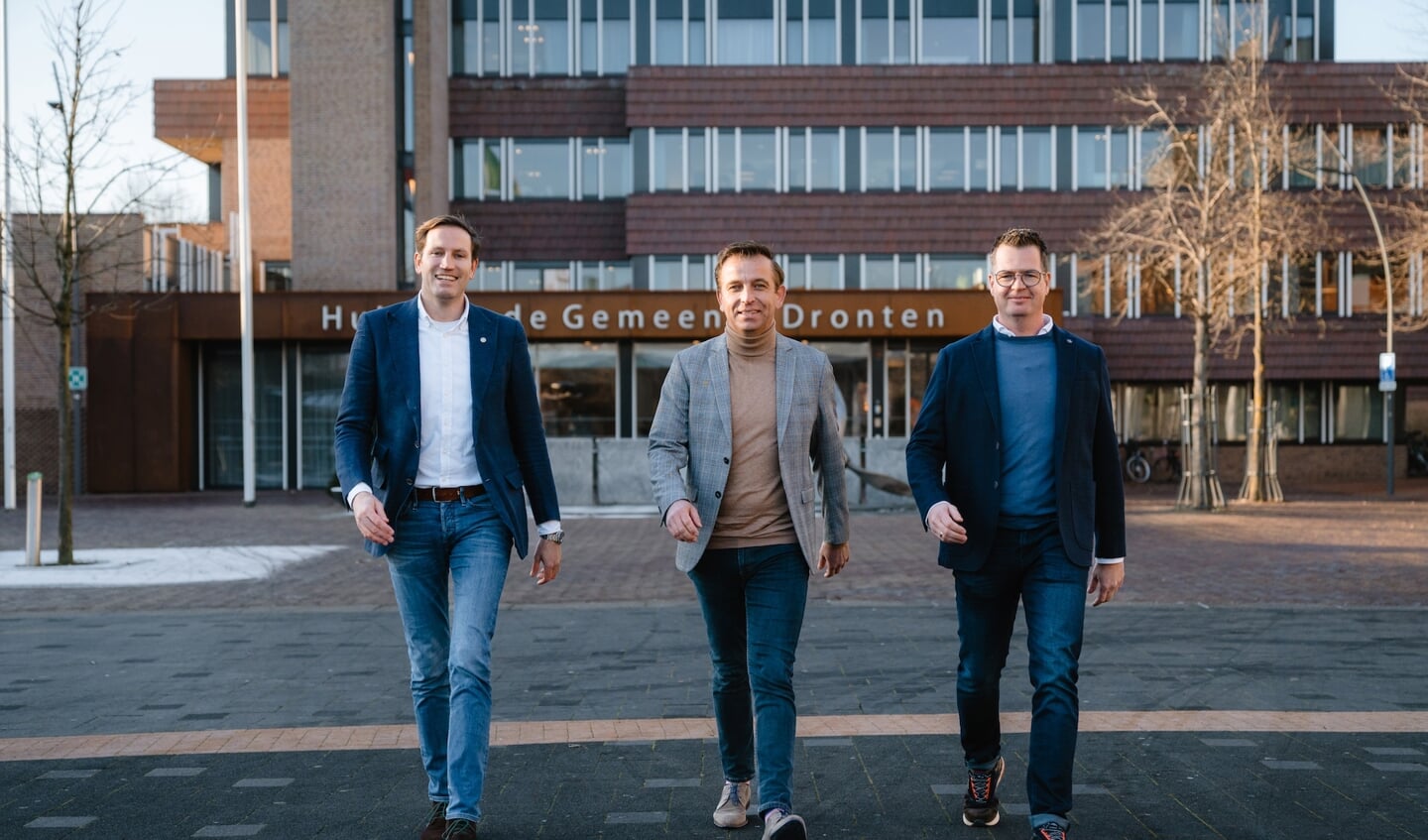 De drie makelaars op een rij.