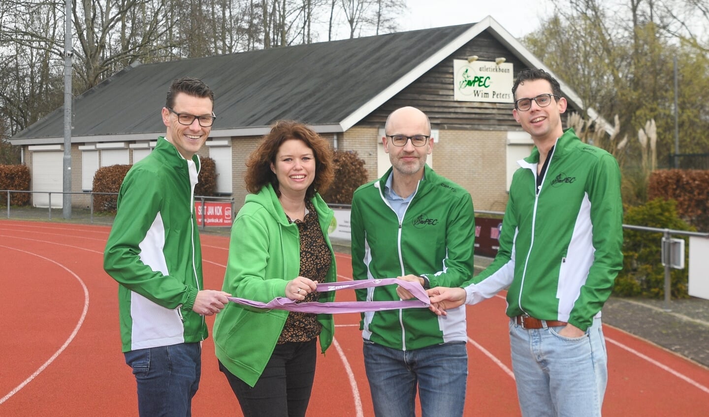 Op de foto: Berry Bloem, Gaby Grootoonk, Renze Zijlstra en Patrick van Koulil, 