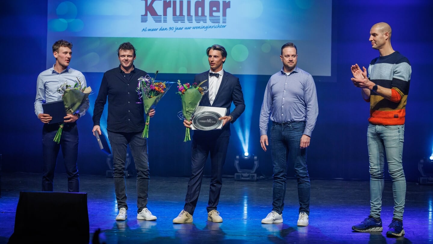 Richard Veenstra (tweede van links) is genomineerd voor de Sportverkiezingen 2022
