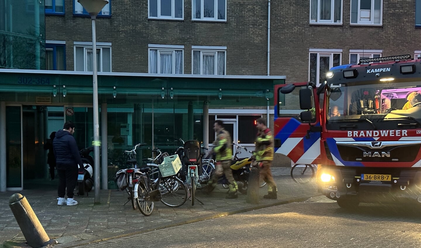 In de Wortmanstraat moest de brandweer voor een liftopsluiting in actie komen.