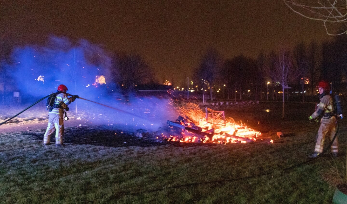 Een afvalbrand in Almere.