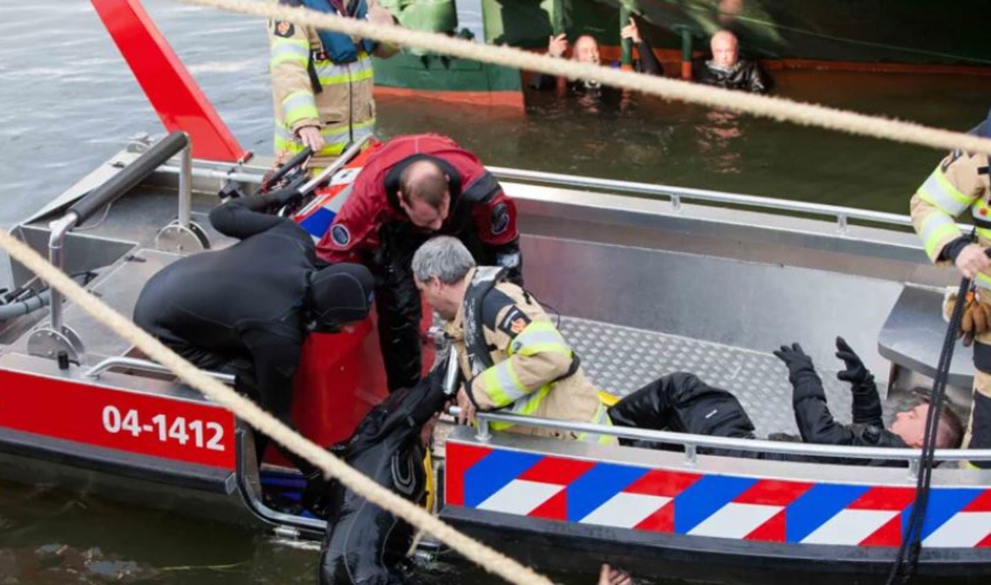 Oefening van de brandweer op de IJssel bij Kampen.