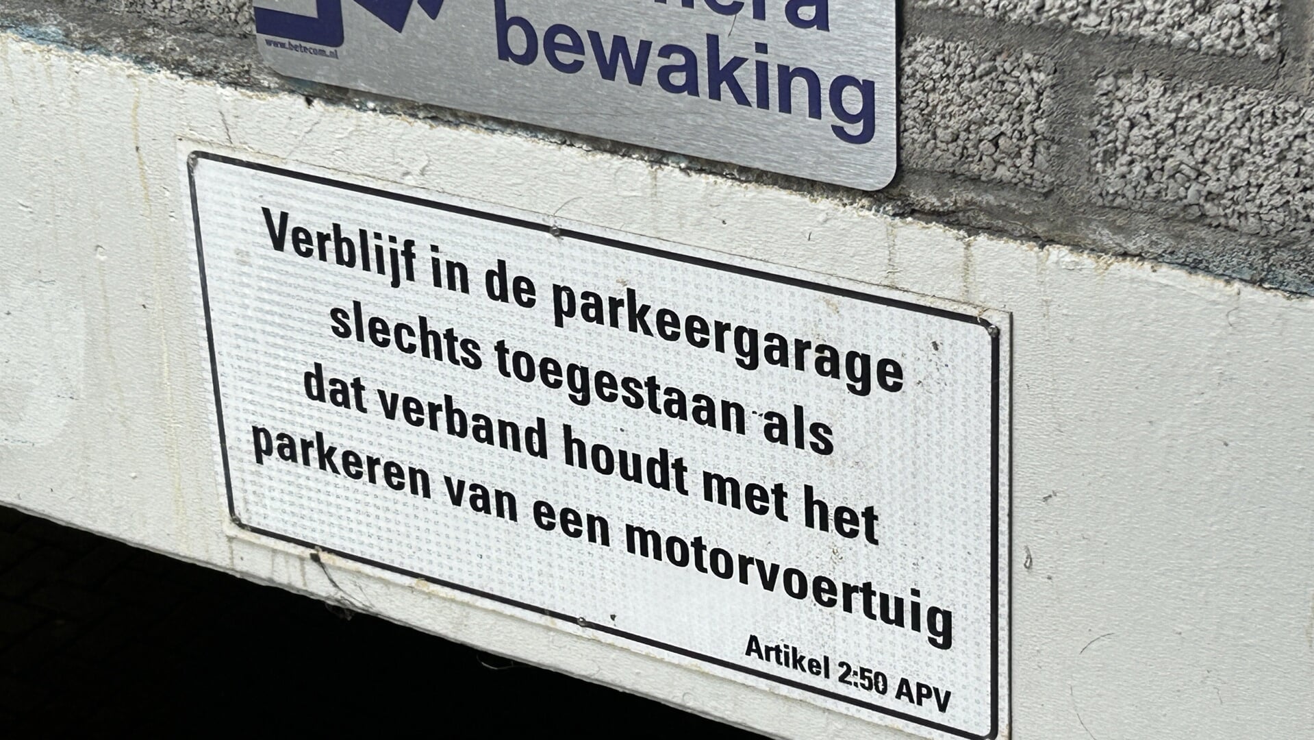 Vanwege de overlast kwam er camerabewaking in de parkeergarage in Suydersee.