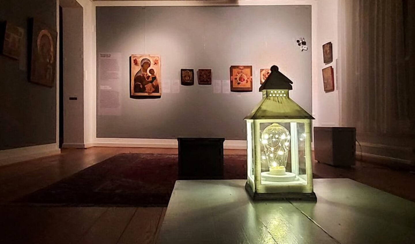 Bij kaarslicht werd Ikonenmuseum Kampen tijdens de Hanzenacht verkend