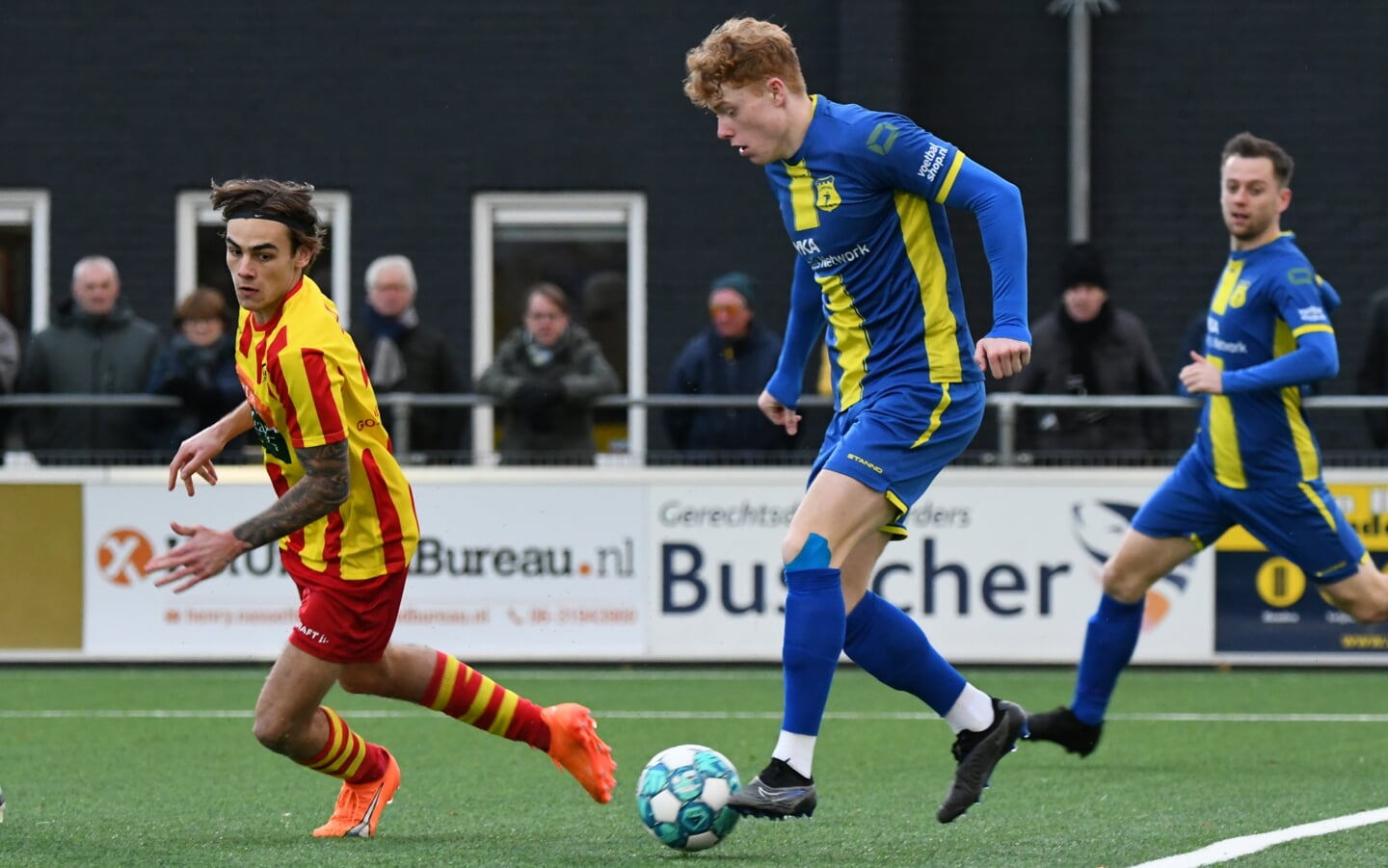 Hessel Eikelboom soleert door de defensie voor de 3-0 