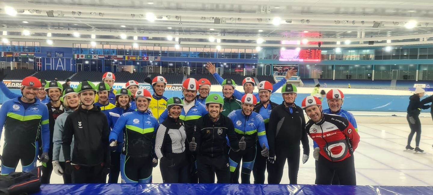 Schaatsers van STC Oldemarkt in Thialf