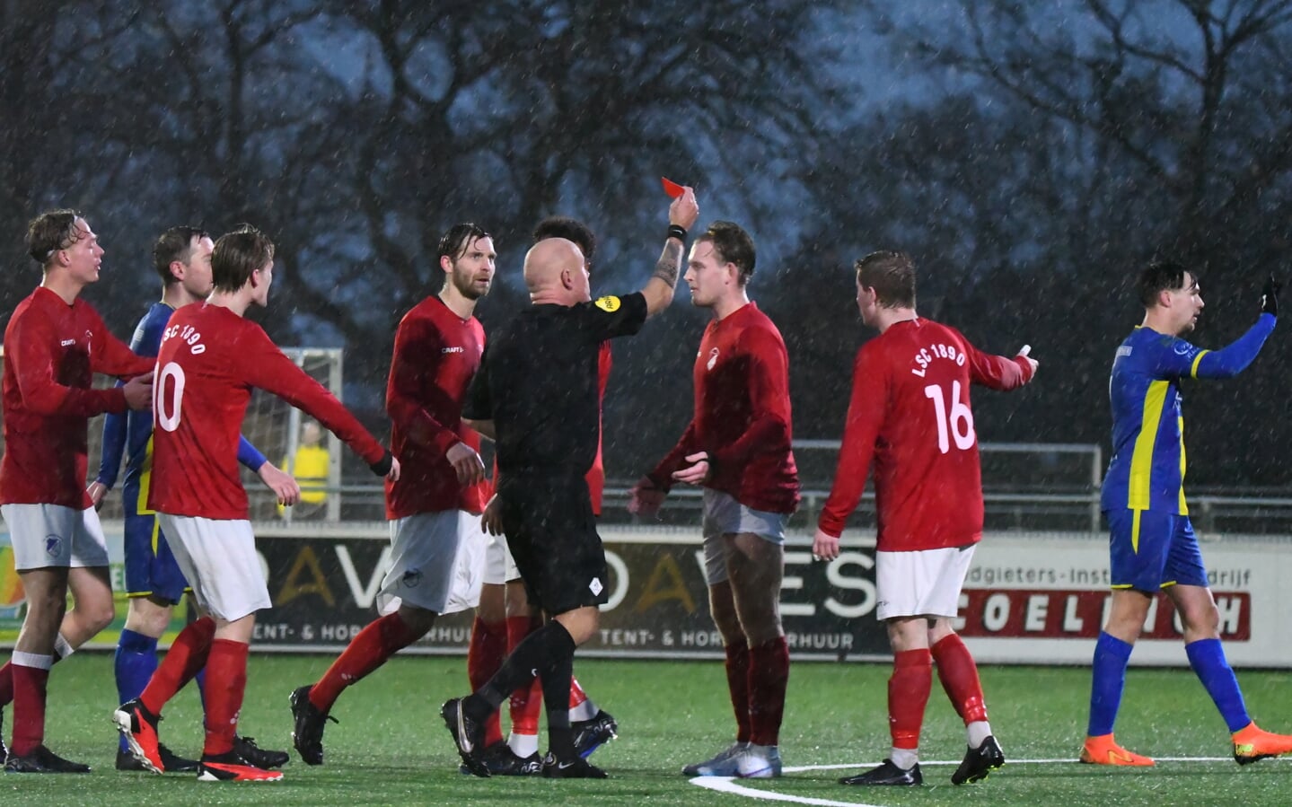 Scheidrechter geeft rood 