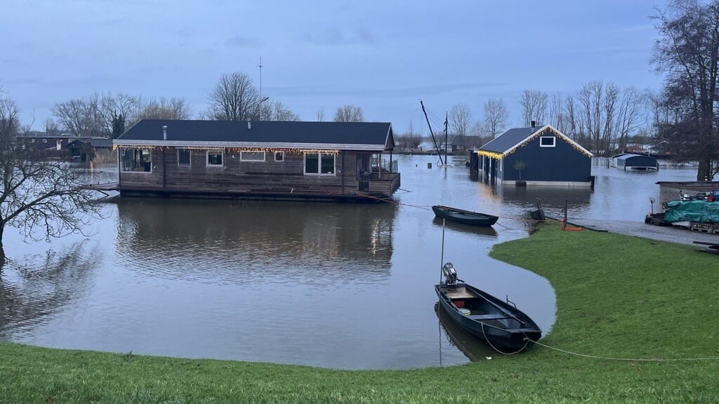 Hoge Waterstanden Houden Aan: Bypass Doet Zijn Werk, Bekijk De ...