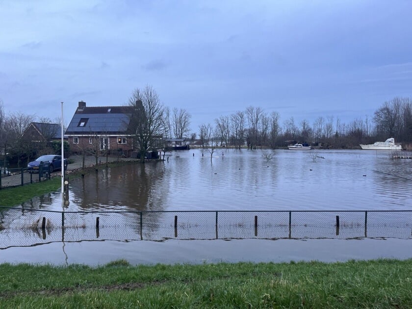 Hoge Waterstanden Houden Aan: Bypass Doet Zijn Werk, Bekijk De ...