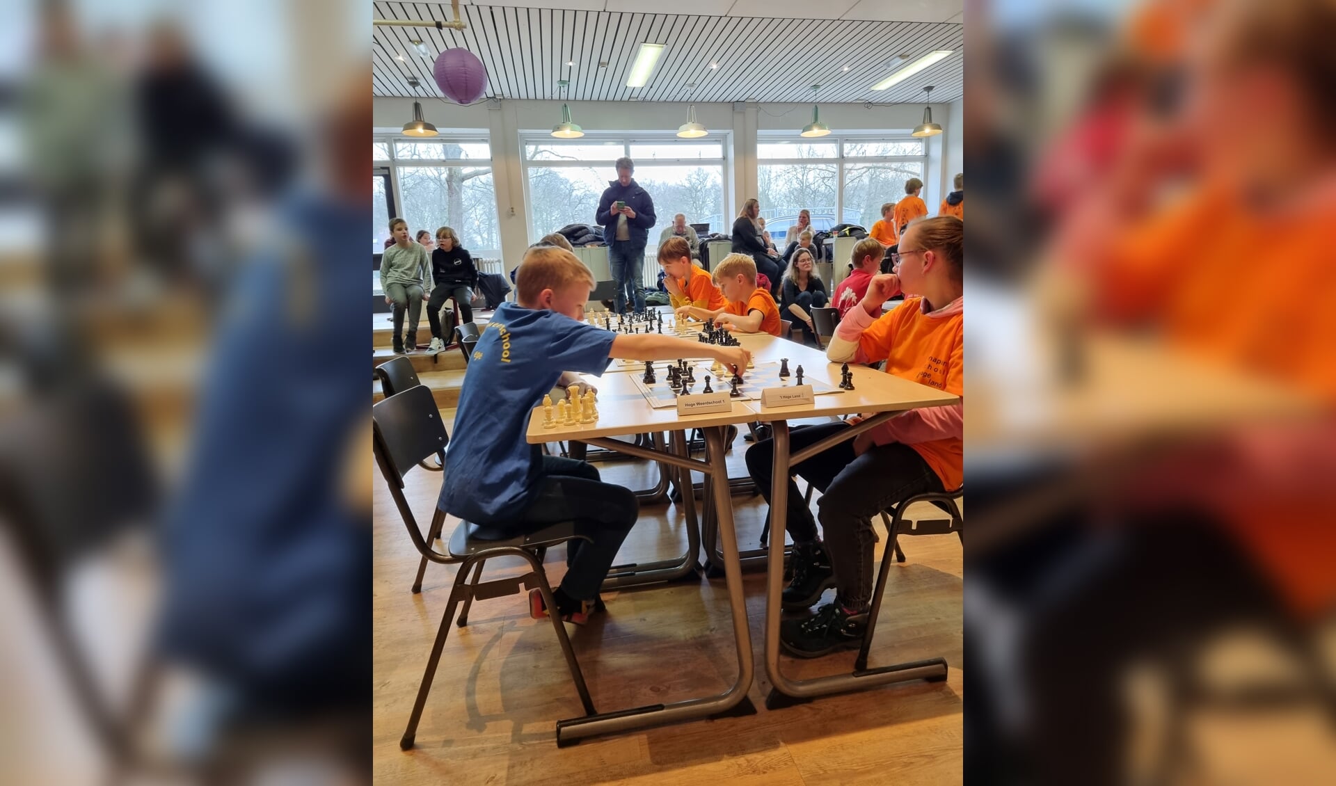 Leerlingen van basisscholen in actie bij het schoolschaken in RSG N.O.-Veluwe.