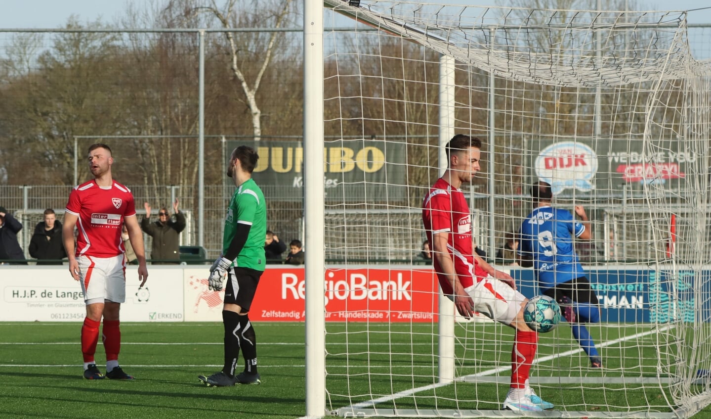 WVF scoort, Naberman en De Lange balen.