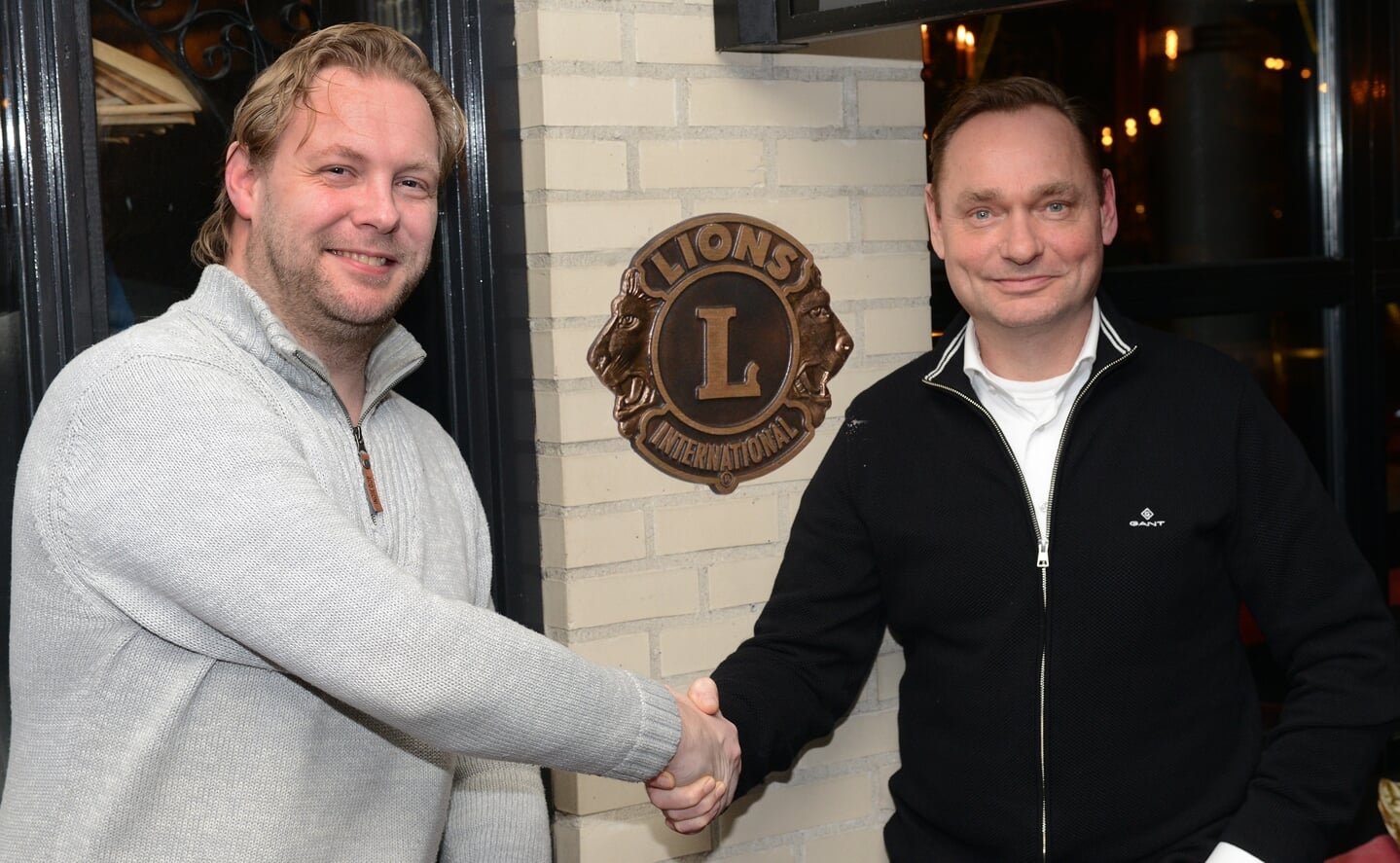 Tim van Oosten, eigenaar The Lux en Jeroen Brakke, voorzitter Lionsclub Zeewolde