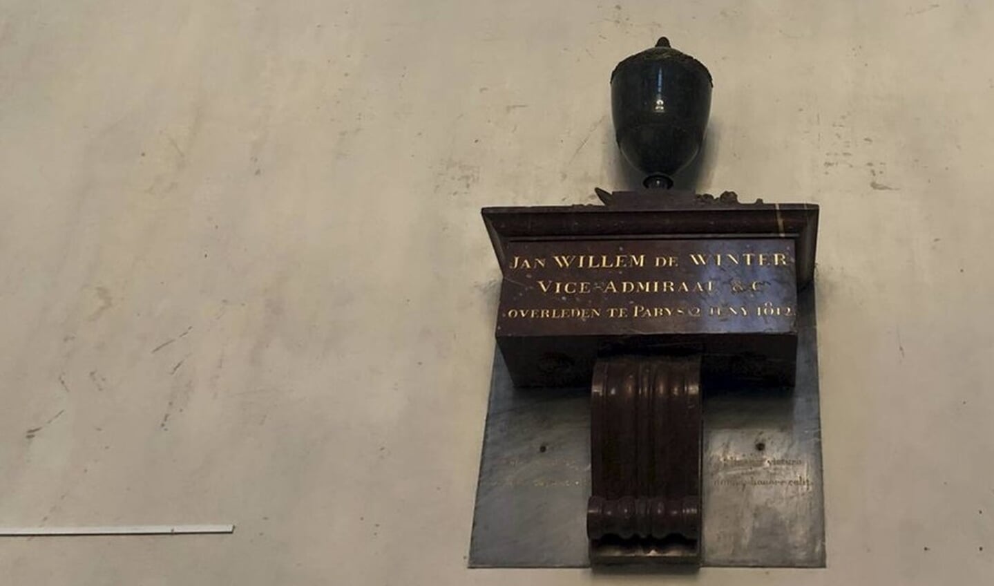  urn met het hart van admiraal J.C. De Winter in de Bovenkerk van Kampen