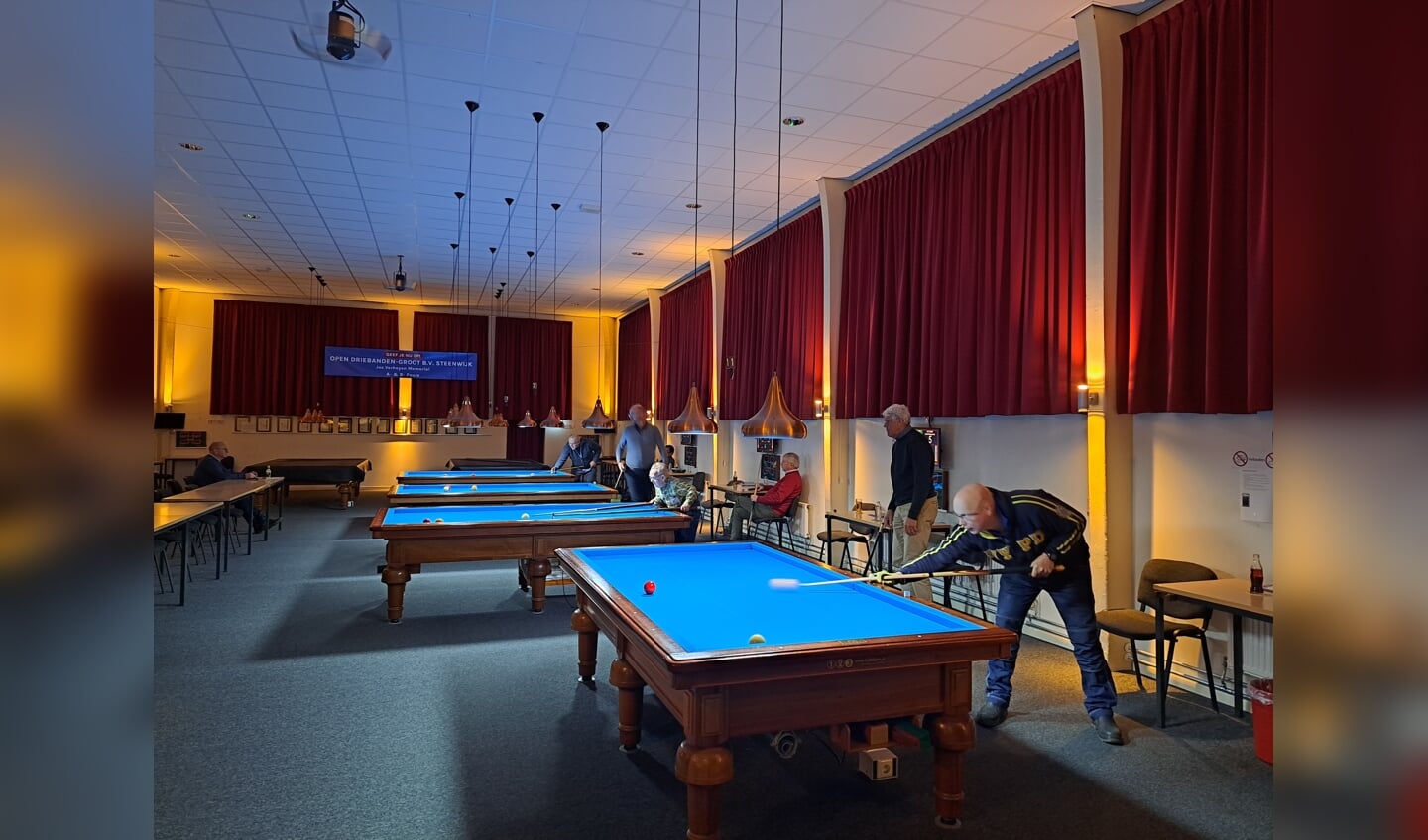 De 107 leden spelen in de oude sportzaal van de Johan van de Kornput Kazerne