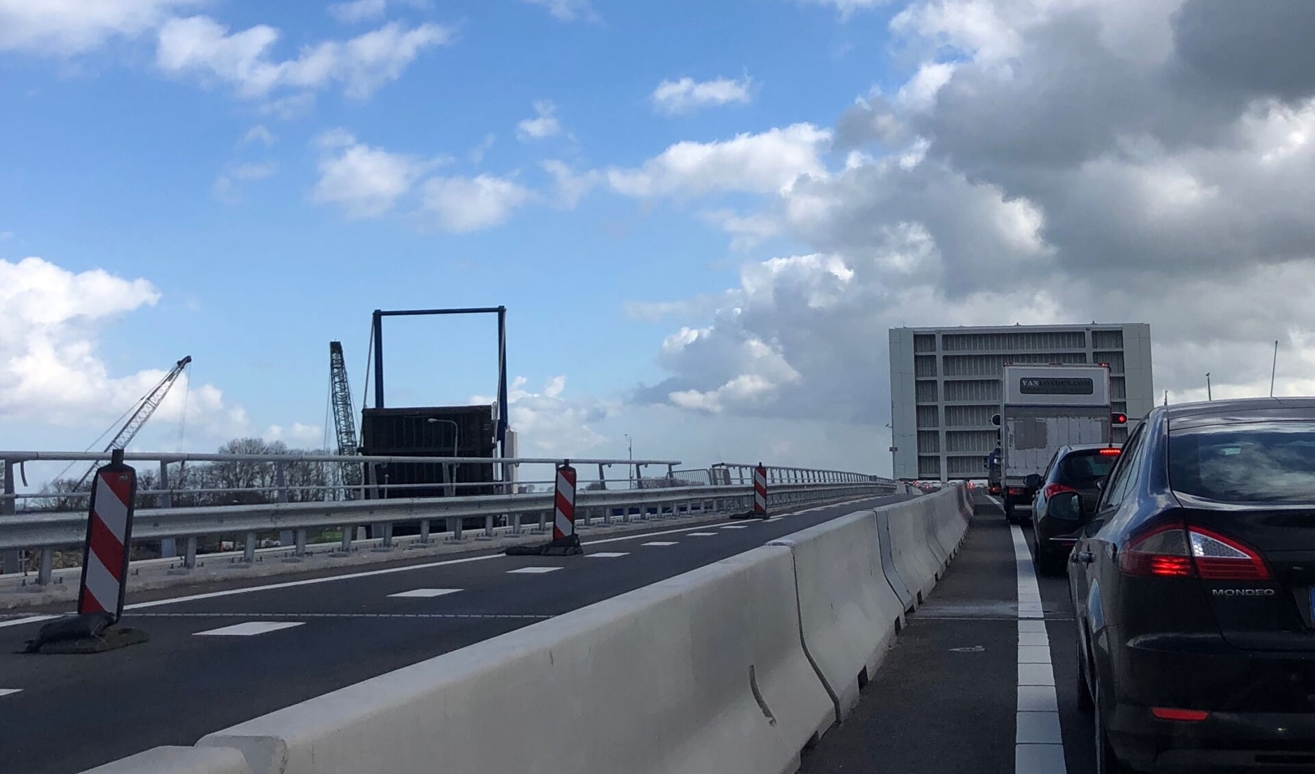 De nieuwe Roggebotbrug is vanaf 1 april toegevoegd aan de bediencentrale bruggen en sluizen van de provincie