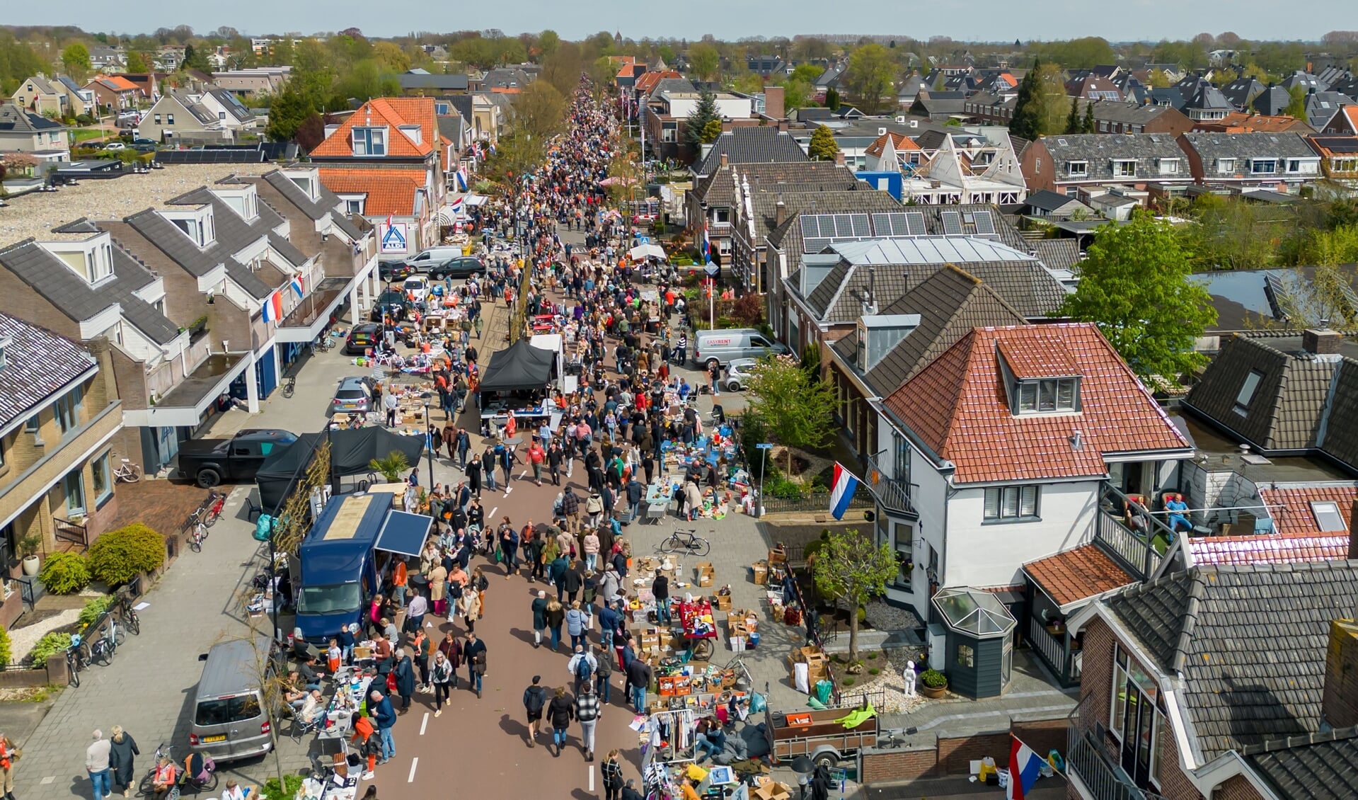 De vrijmarkt in IJsselmuiden.