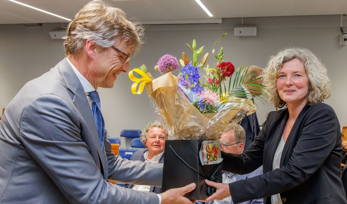 Bloemen en felicitaties voor Miranda Wesselink.