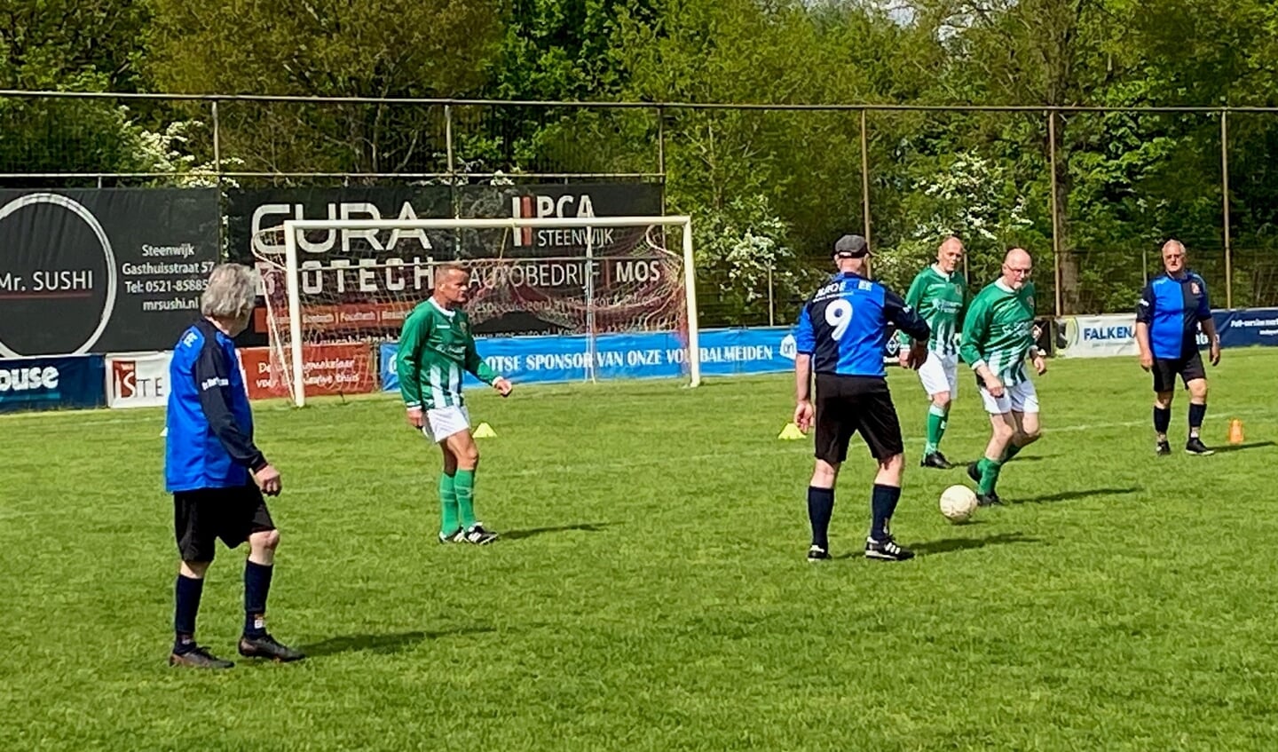 FC Meppel (in het groen)