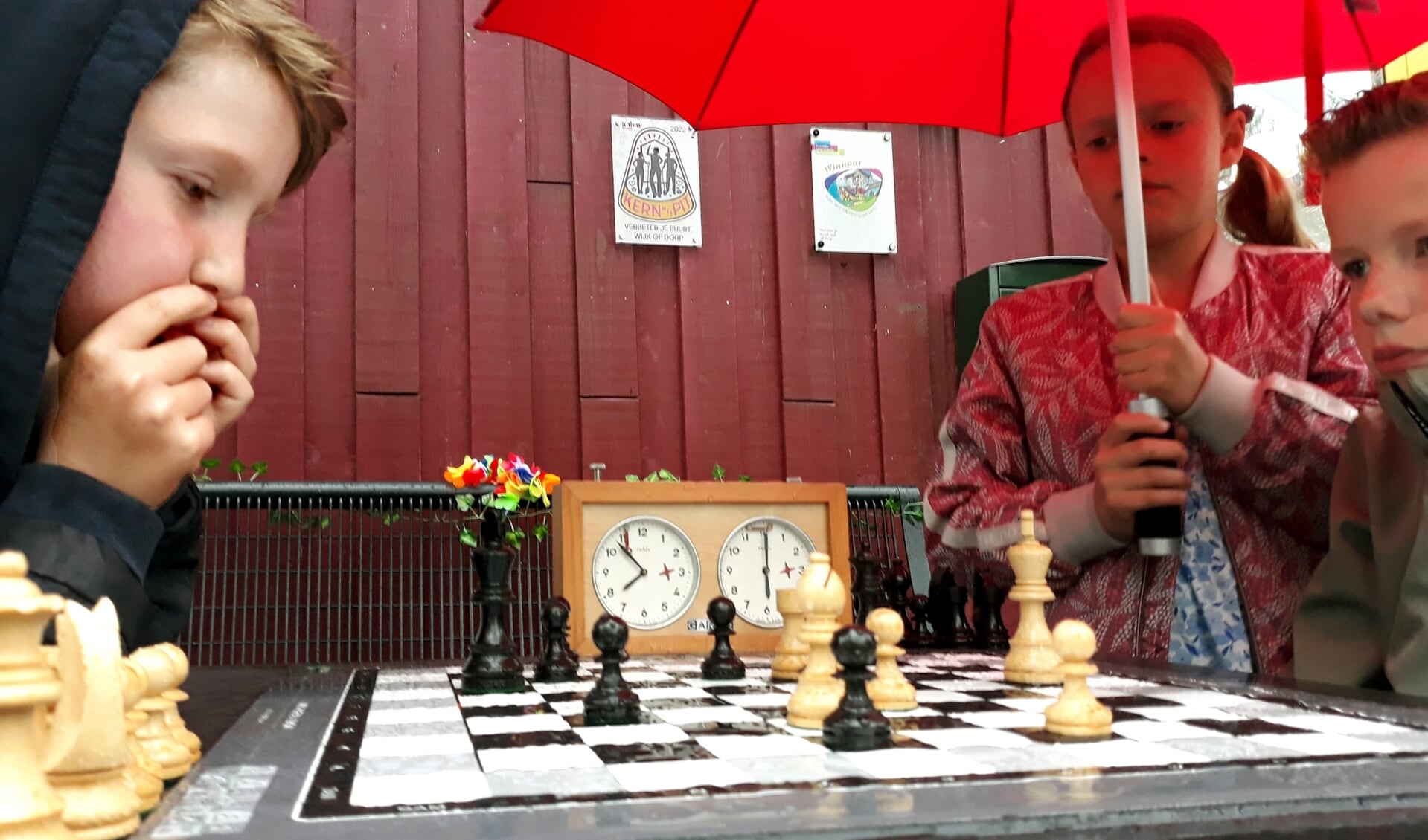 Matthijs en Wietze schaken onverstoorbaar door
