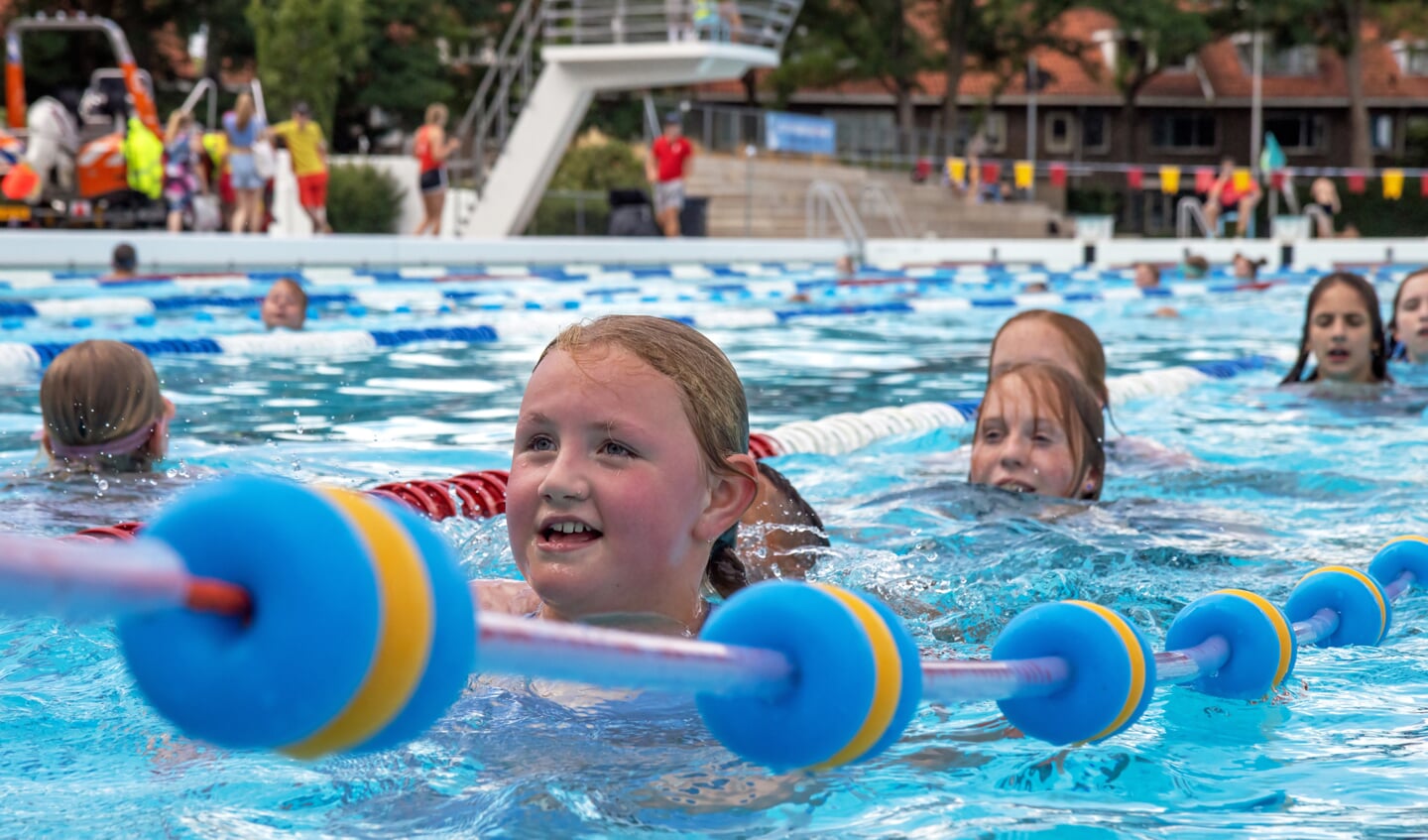 De Zwem4Daagse trok weer veel enthousiaste kinderen naar het Openluchtbad.