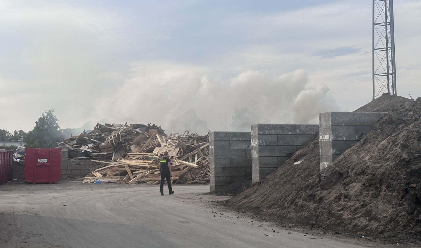 De brand bij Recycling Kampen was snel onder controle.