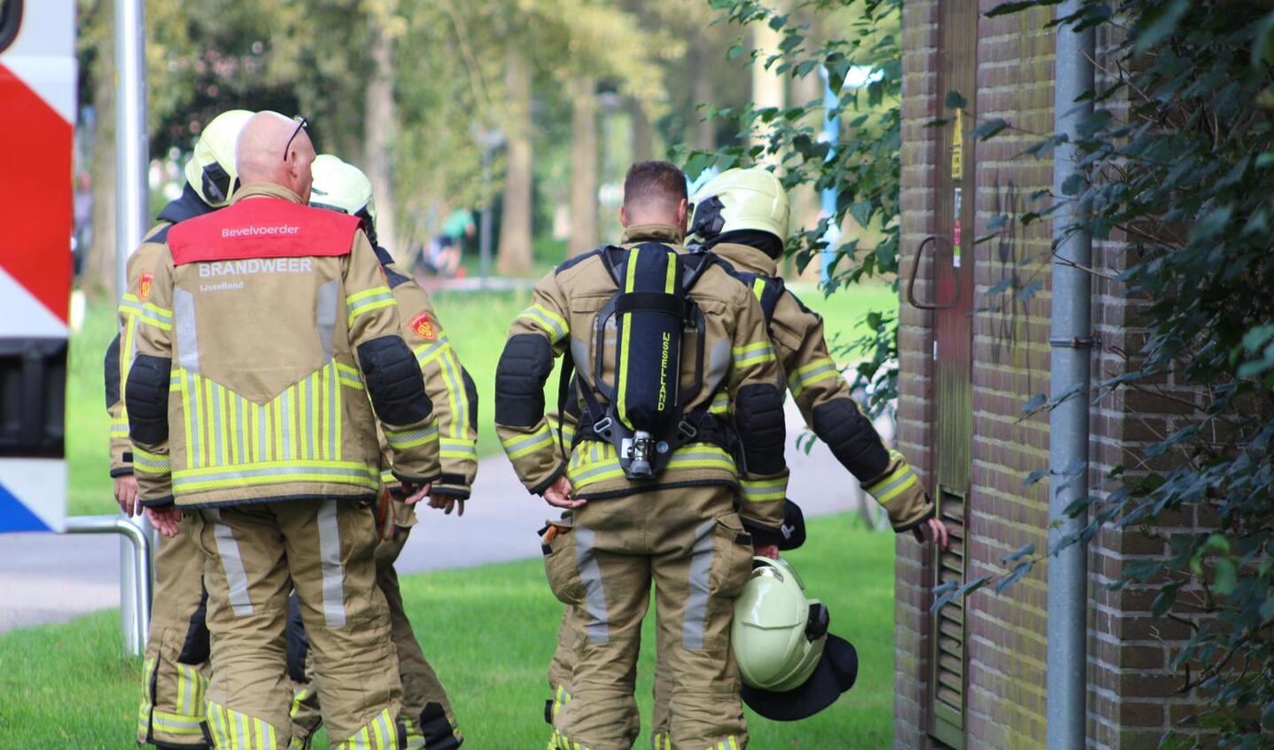 Waarschijnlijk was er vuurwerk in het huisje gegooid.