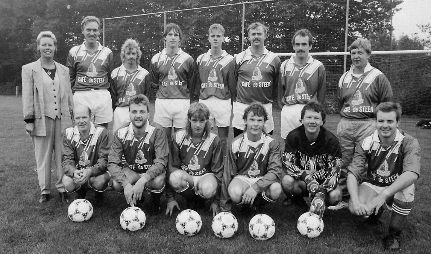 Henk Kuiper in zijn team uit 1986 (bovenste rij, tweede van rechts)