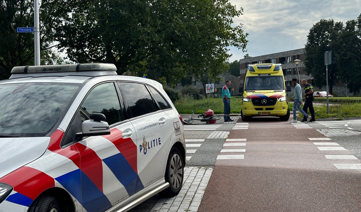 Het ongeval gebeurde op de rotonde op de kruising naar de Marinus Postlaan.